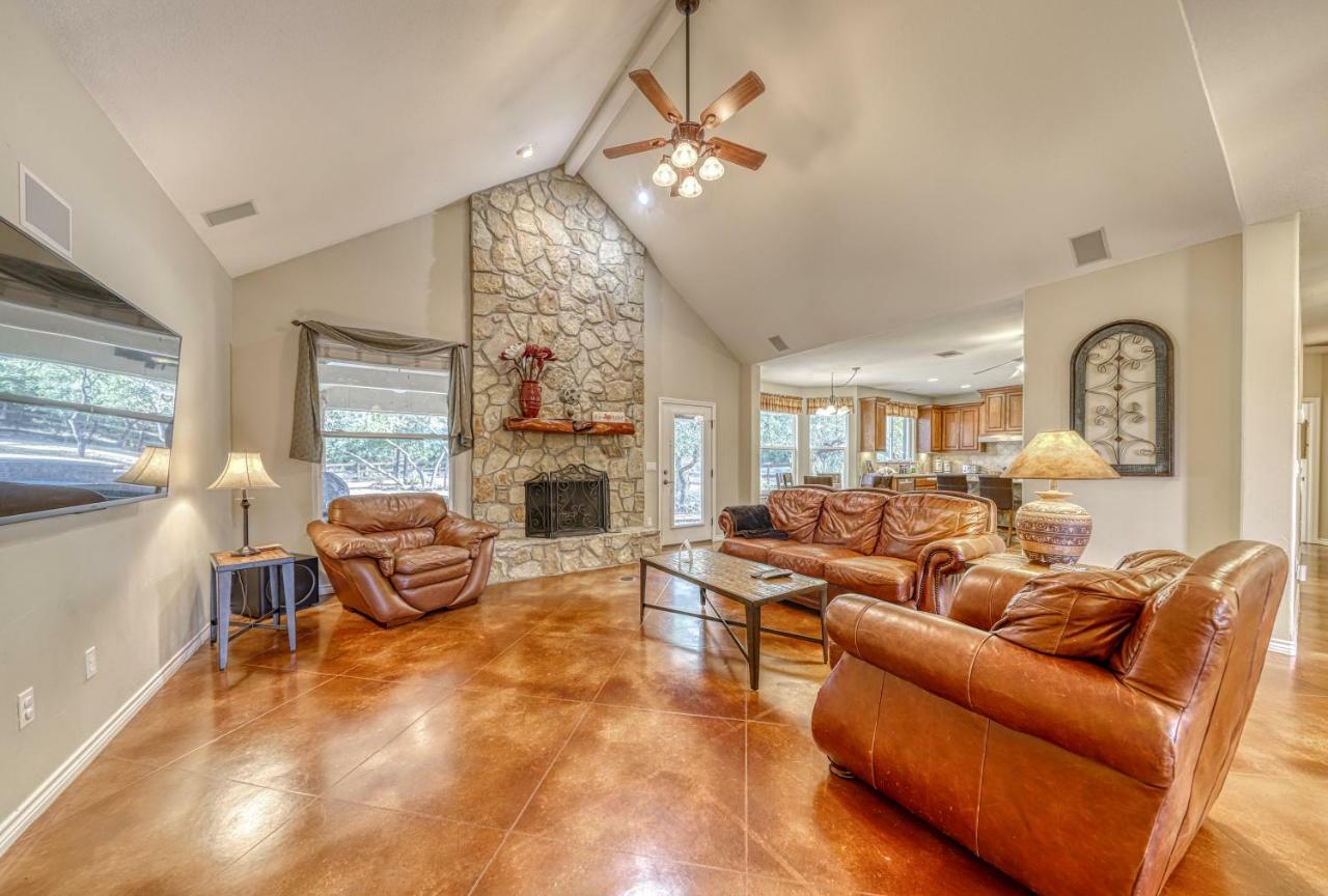 River Mountain Retreat Wimberley Exteriör bild